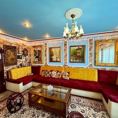 Royal Center Apartment *