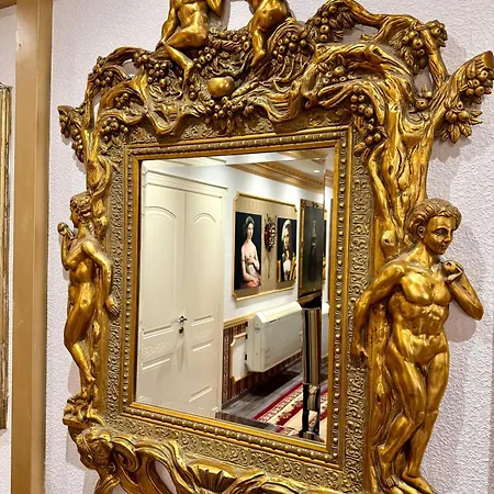 Royal Center Apartment *