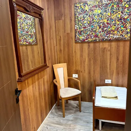 Royal Center Apartment *