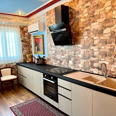 Royal Center Apartment *